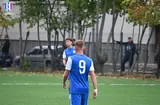 Duel pentru balon în timpul unui joc